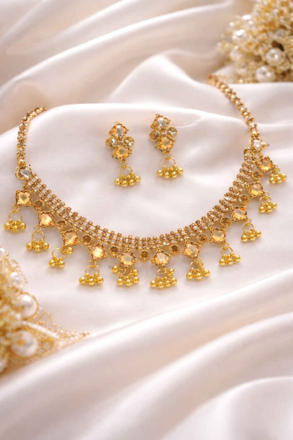 Elegant Gold Necklace Set with Matching Earrings